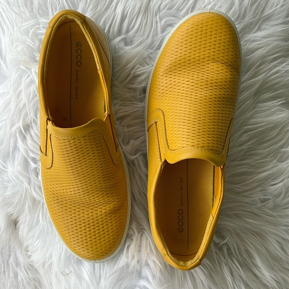 ecco soft classic slip on sneaker